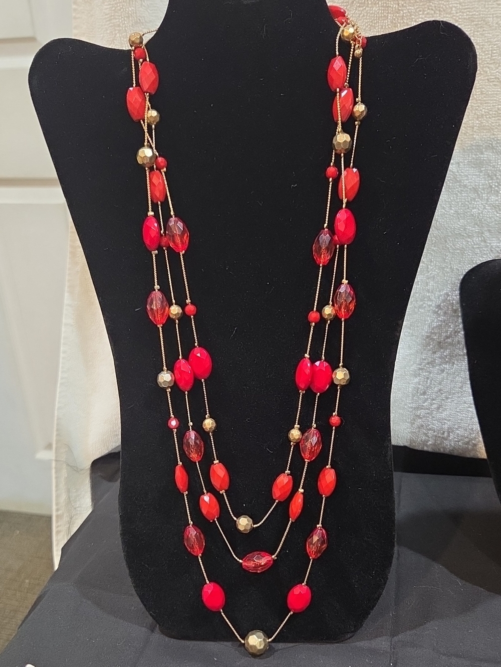 FACETED RED BEADS ON GOLDTONE CHAIN NECKLACE